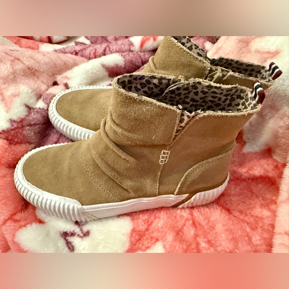 Sperry Soletide Med Tan Top Sider great for fall winter size 1M